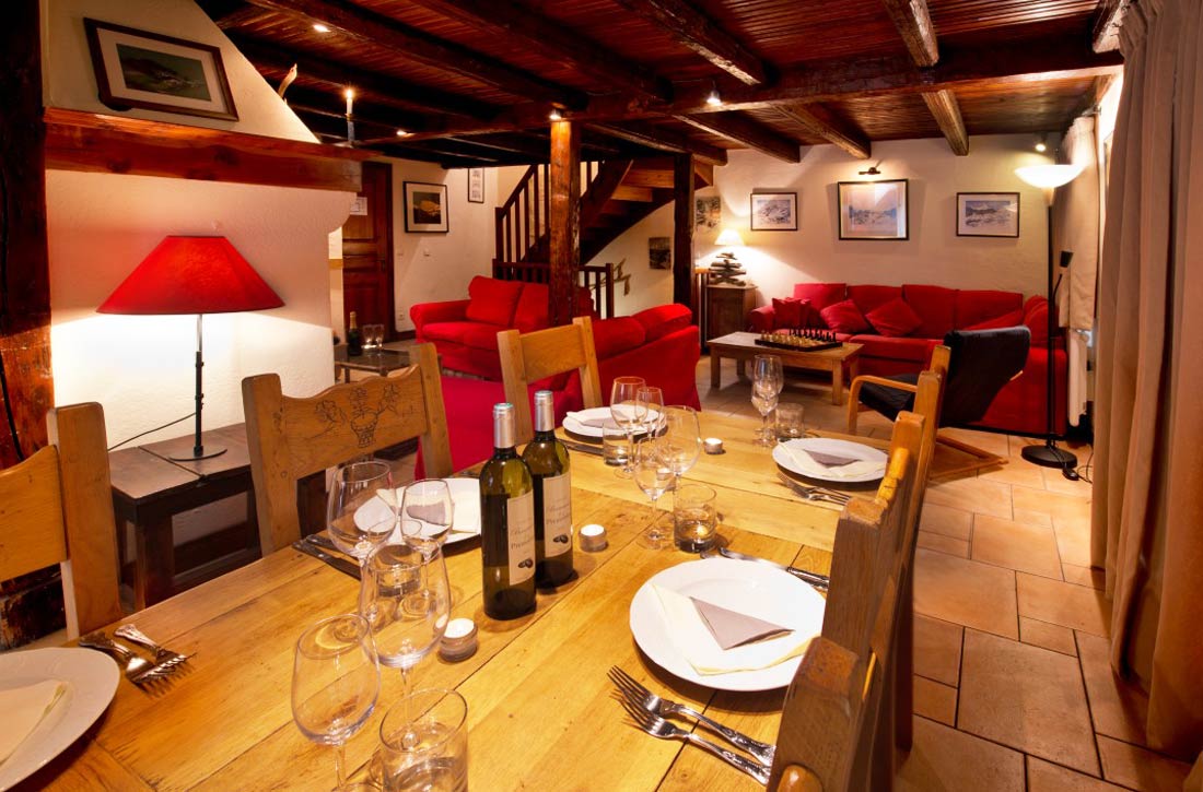 chalet du guide dining room