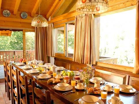 chalet-eleanor-dining