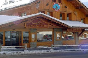  Chamois Sports snowboard hire .outside view