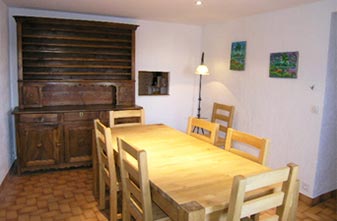 les Moulinets apartment dining area