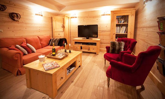 Chalet-Des-neiges-lounge2-4-bedrooms-catered