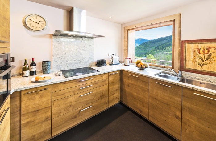 Chalet-Sardonnere-kitchen