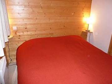 apartment-dou-du-pont-double-bedroom