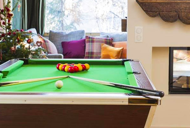 chalet-le-yeti-pool-table