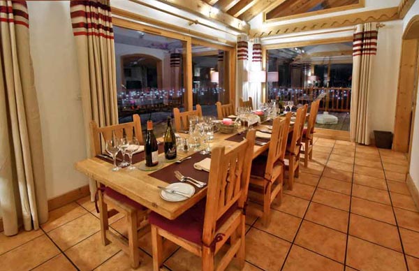 Chalet-Iamato-dining