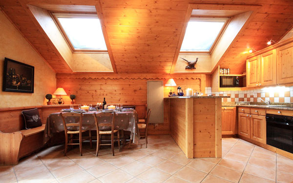 Chalet-Renard-Rouge-dining