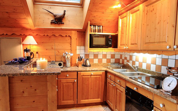 Chalet-Renard-Rouge-kitchen