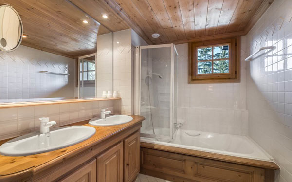 chalet-Marmottieres-bathroom2