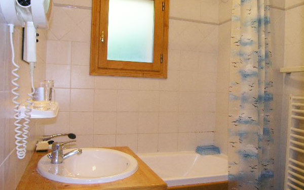 chalet-Motel-bathroom