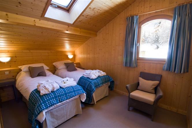 chalet-Nant-De-Morel-twin-bedroom