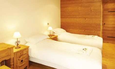 chalet-Refuge-Boua-twin-bedroom