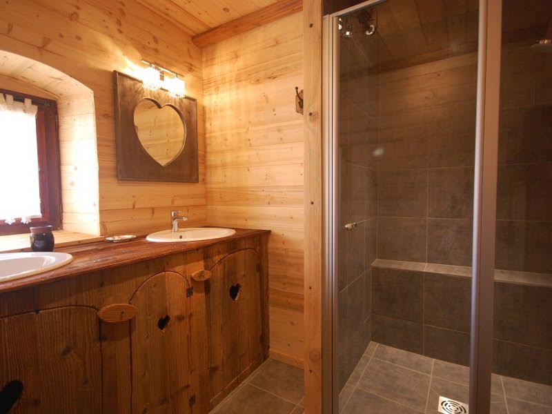 chalet-anastasia-shower2