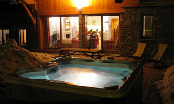 chalet-aurigny-hot-tub2