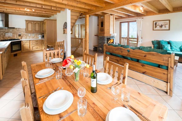 chalet-campanules-dining