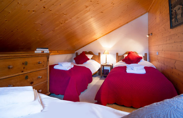 chalet-du-pont-twin-bedroom