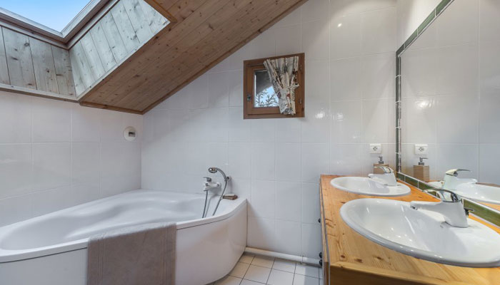 chalet-haapiti-bathroom2