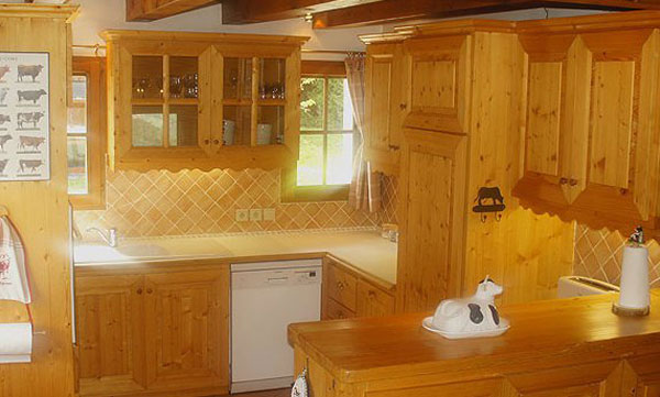 chalet-la-tarine-kitchen