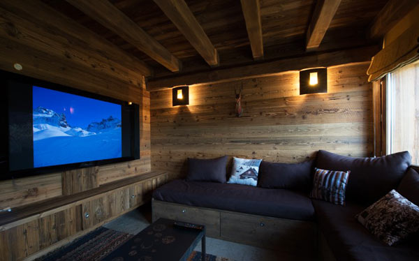 chalet-lecume-des-neiges-tv-room