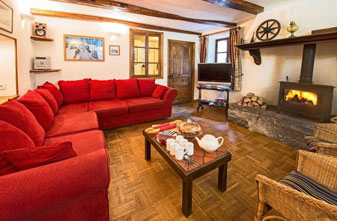 chalet-phoenix-lounge-small chalet-phoenix-lounge-small