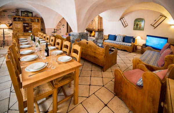 chalet-pied-de-voute-dining-room