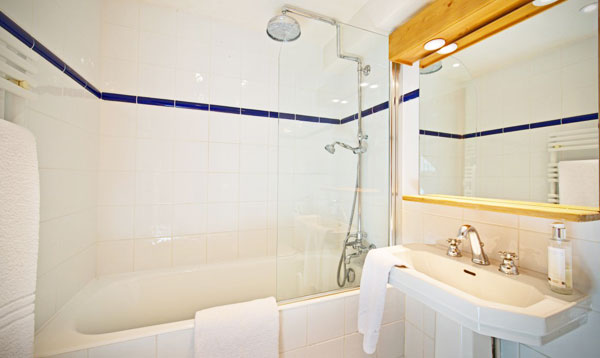 chalet-tourterelle-bathroom