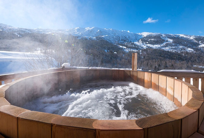 chalet-yukon-hot-tub