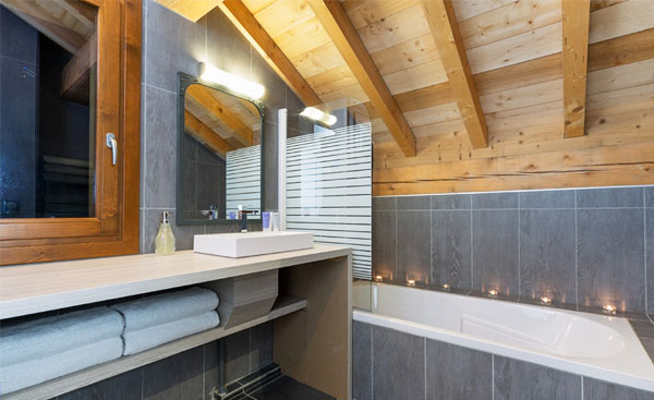 chalet-zebra-bathroom