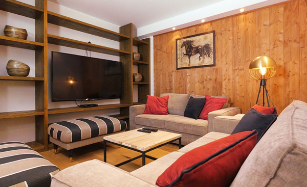 chalet-zebra-television-room