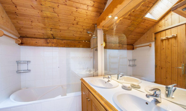 Chalet-apt-Ruiseau-bathroom2