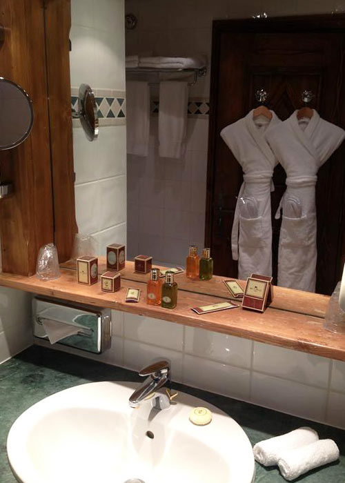 Hotel-Mont-Vallon-bathroom