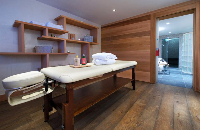 Hotel-adray-telebar-massage-room