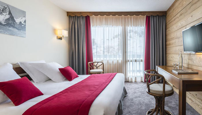 Hotel-les-Arolles-bedroom