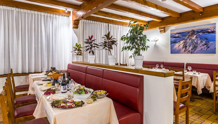 Hotel-les-Arolles-dining2