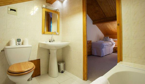 chalet-Veronica-bathroom