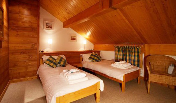 chalet-Veronica-twin-bedroom