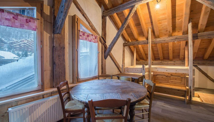 chalet-plaigny-dining