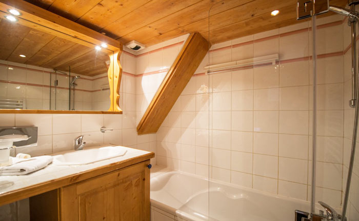 chalet-rosa-bathroom