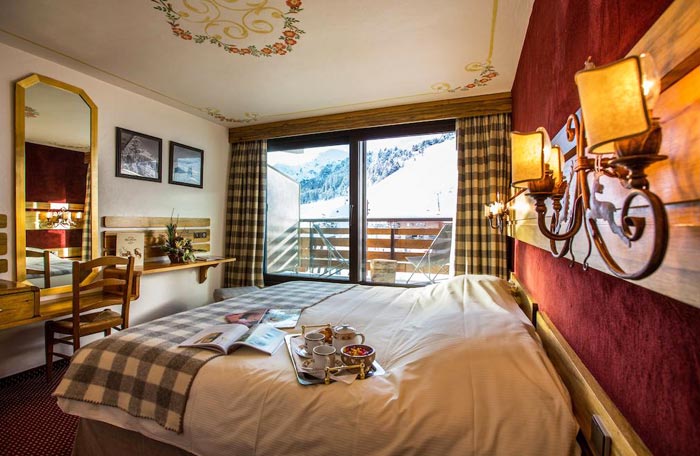 hotel-alpen-ruitor-bedroom