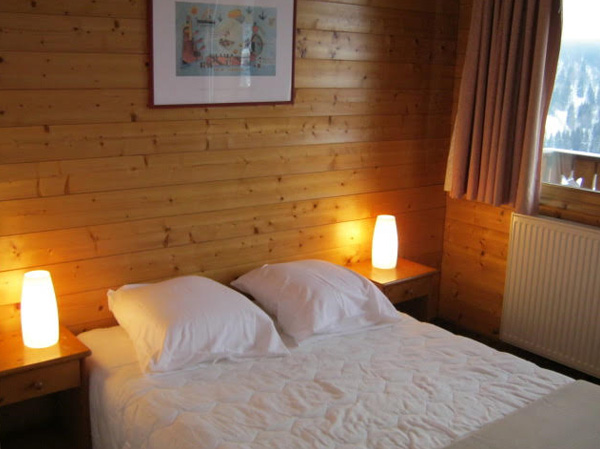 self-catered-chalet-meribel-bedroom