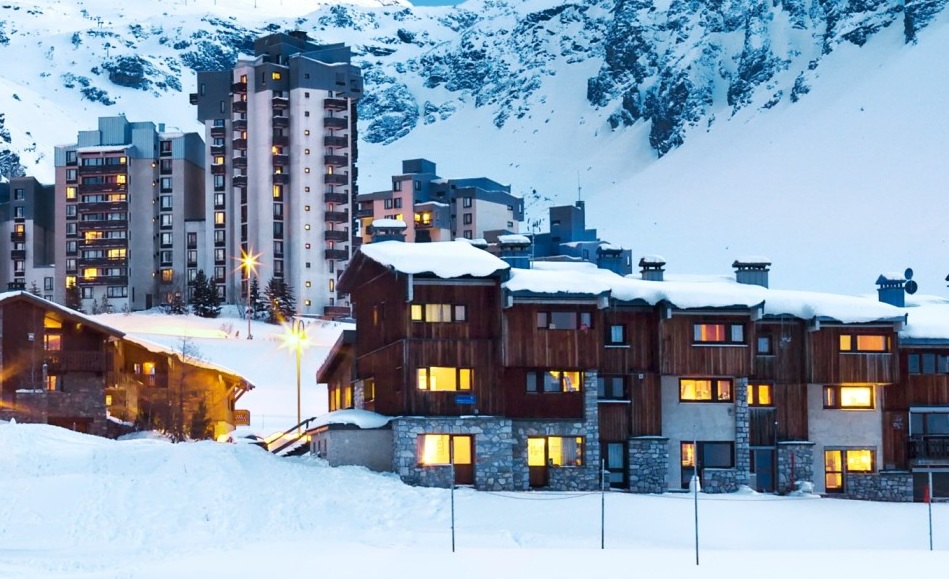 Meribel Chalets vs Apartments